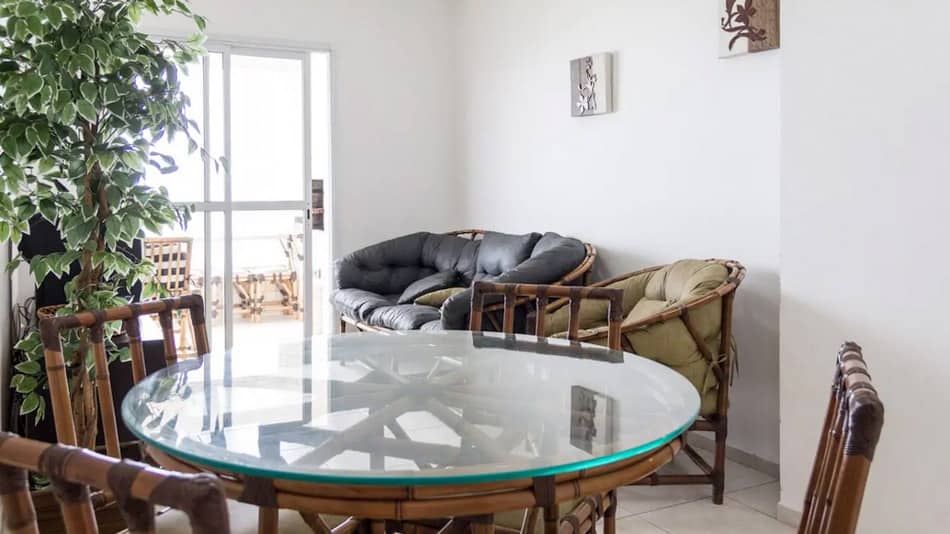 Apartamento em frente ao mar para aluguel no Airbnb na Praia Grande