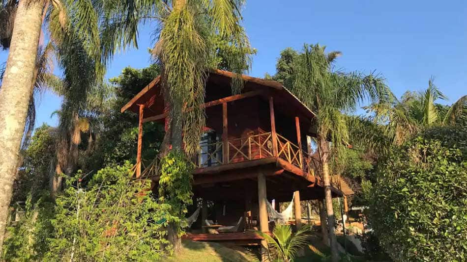 Casa na árvore em Serra Negra para aluguel no Airbnb