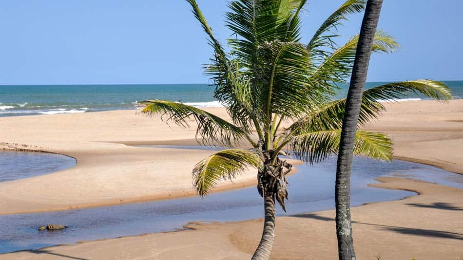 Melhores praias do litoral norte da Bahia: Imbassaí