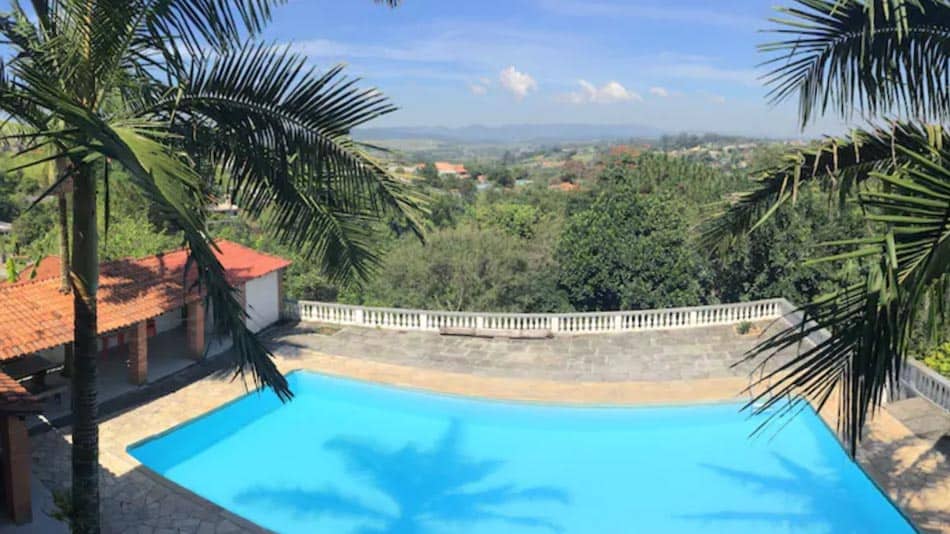 LInda casa com piscina para alugar em Arujá, perto de SP