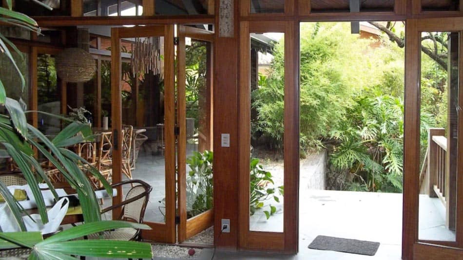 Casa com belo jardim para alugar no interior de SP