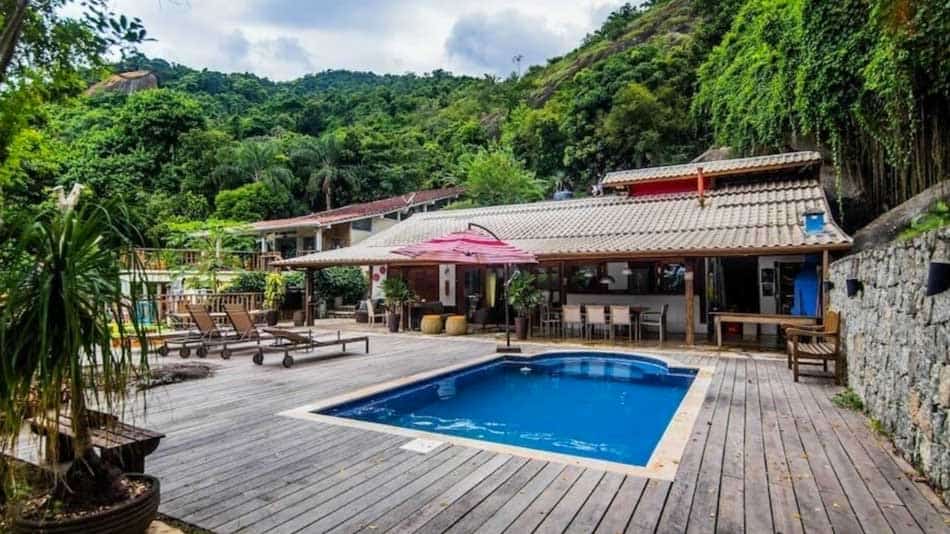 Casa para alugar em Ilhabela com piscina