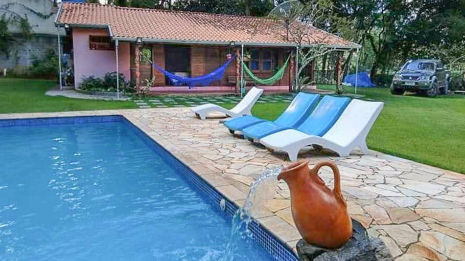 Casa para alugar em Atibaia em chácara com piscina