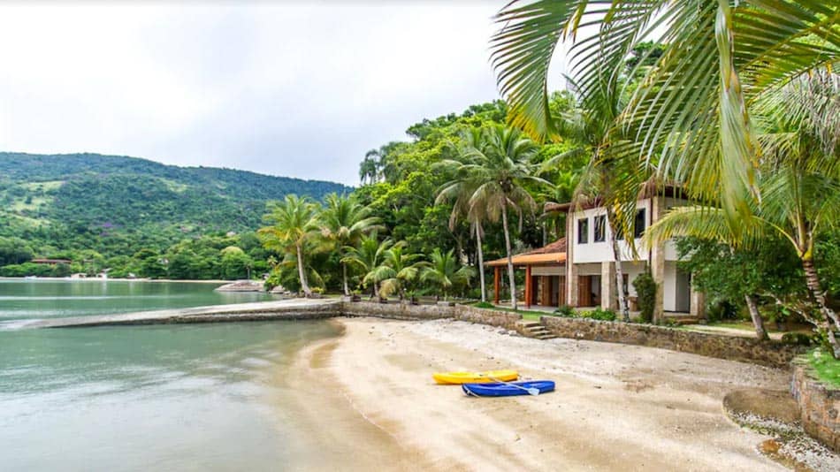 Casa para alugar em Paraty em frente ao mar