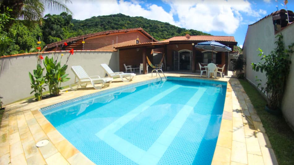 Casa para alugar em Ubatuba na praia das Toninhas com piscina