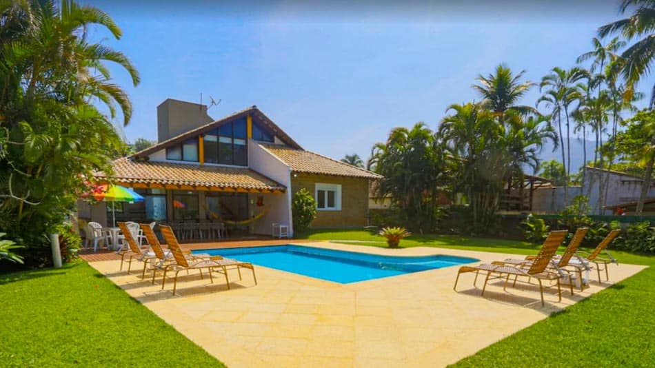 Casa para alugar em Ubatuba com piscina na Praia das Toninhas