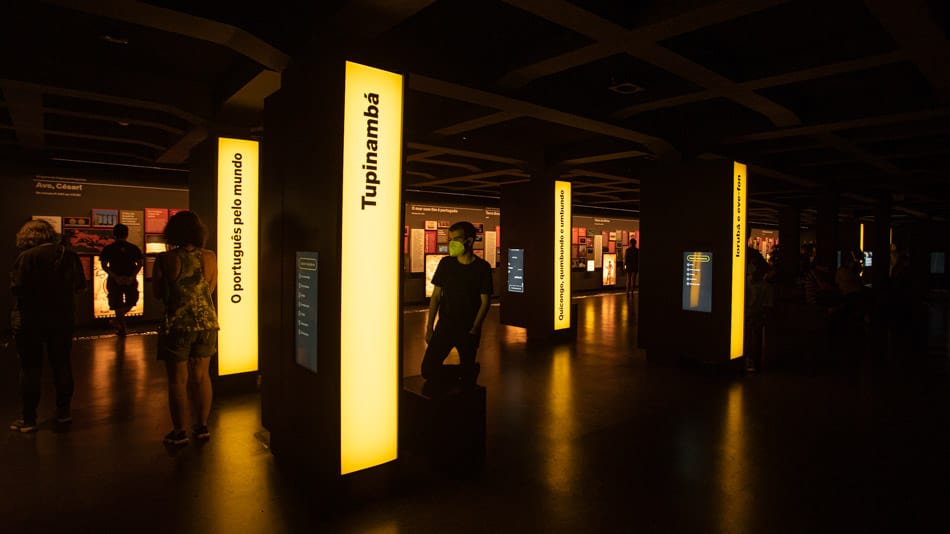 Exposição de longa duração na reabertura do Museu da Língua Portuguesa em SP