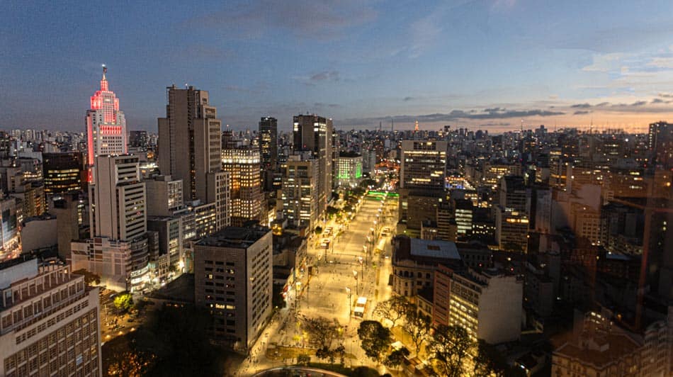 Vista do Sampa Sky de noite