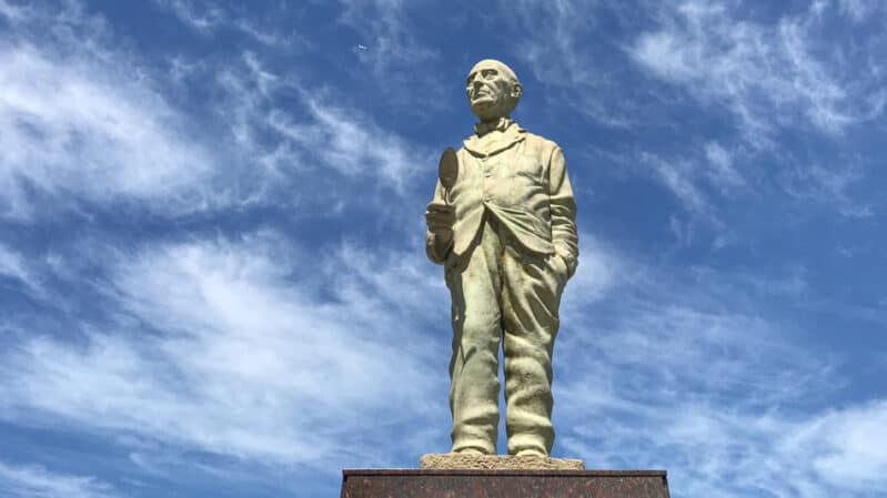 Estátua de Benito Quinquela Martin no Caminito, em Buenos Aires