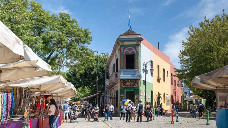 Feira de artesanato no Caminito em Buenos Aires