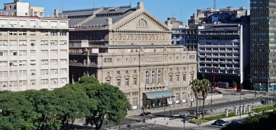 Fachada do Teatro Colon, no centro de Buenos Aires