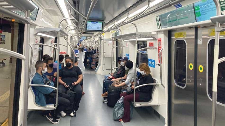 Interior do trem para o aeroporto de Guarulhos