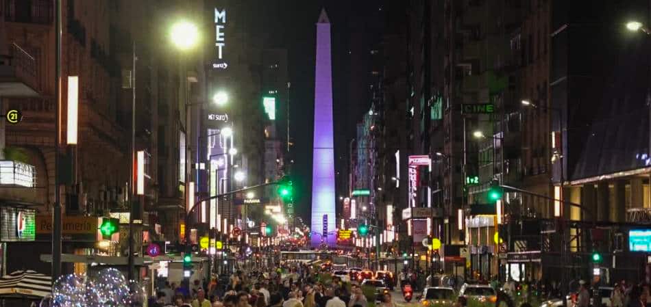 Avenida Corrientes no centro de São Paulo