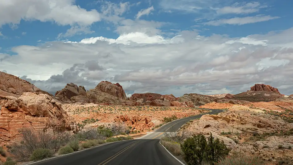 Estrada no Valley of Fire, em Nevada.