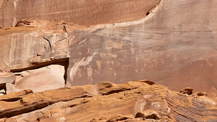 Petróglifos no Canyon de Chelly