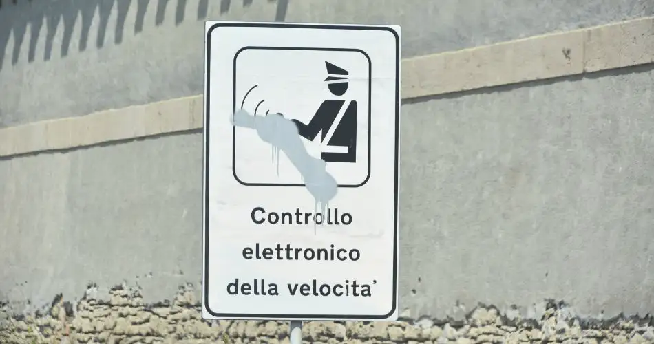 Controle de velocidade nas estradas italianas