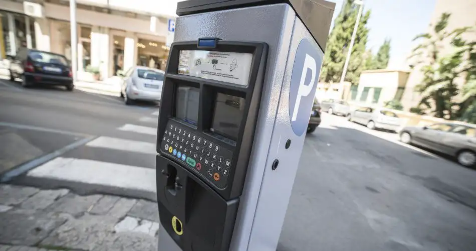 Estacionamento com parquímetro na Itália