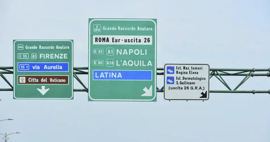 As placas de Autostradas na Itália são verdes