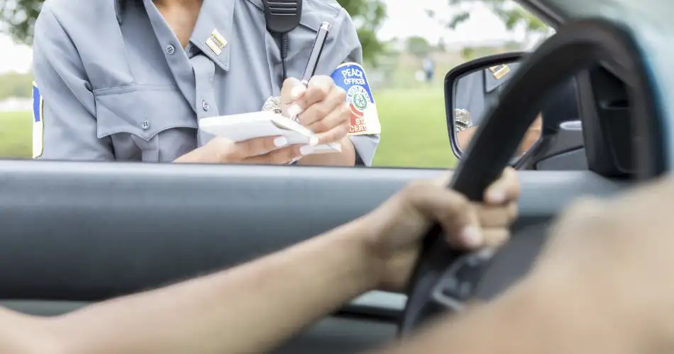 Necessidade de apresentar a PID nos EUA durante abordagem policial