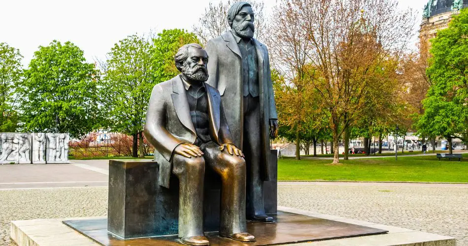Marx and Engels Forum: dica do que visitar em Berlim