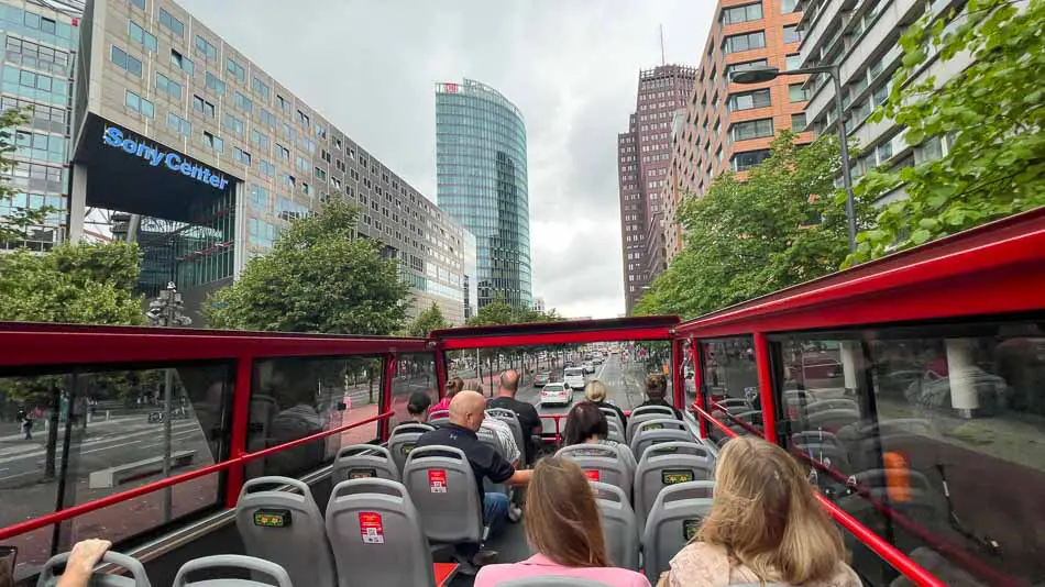 O ônibus turístico em Berlim vale a pena?