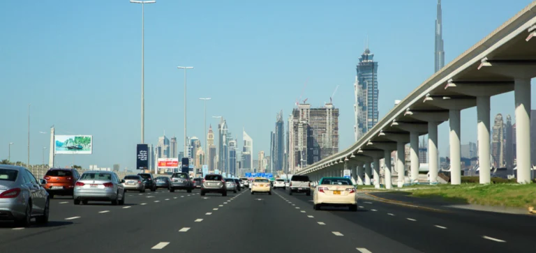 PID em Dubai: Precisa da Permissão Internacional para Dirigir nos Emirados Árabes?