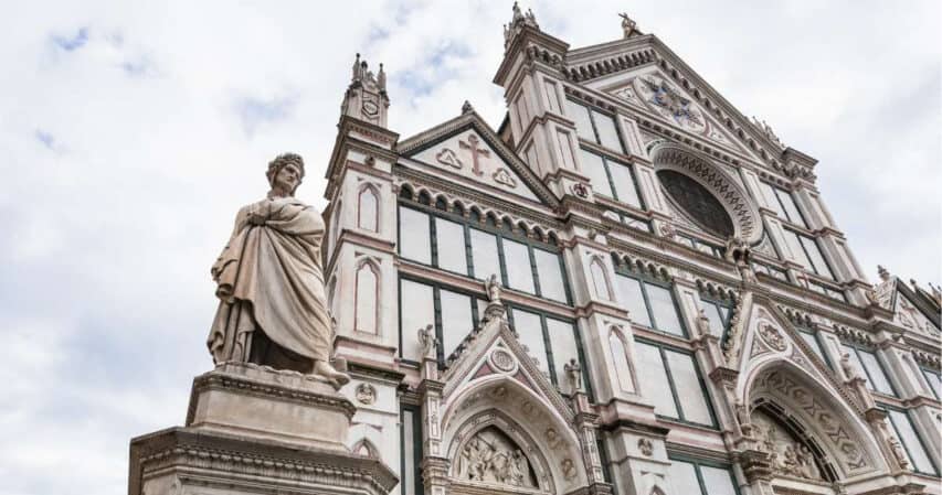 Estátua de Dante em Santa Croce, Florença