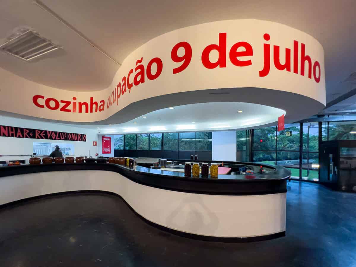 Cozinha na Ocupação Nova de Julho na Bienal de São Paulo