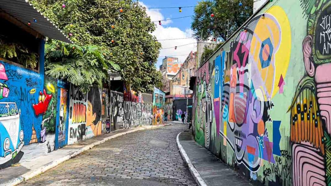 Beco do Batman na Vila Madalena: O que fazer e onde ficar