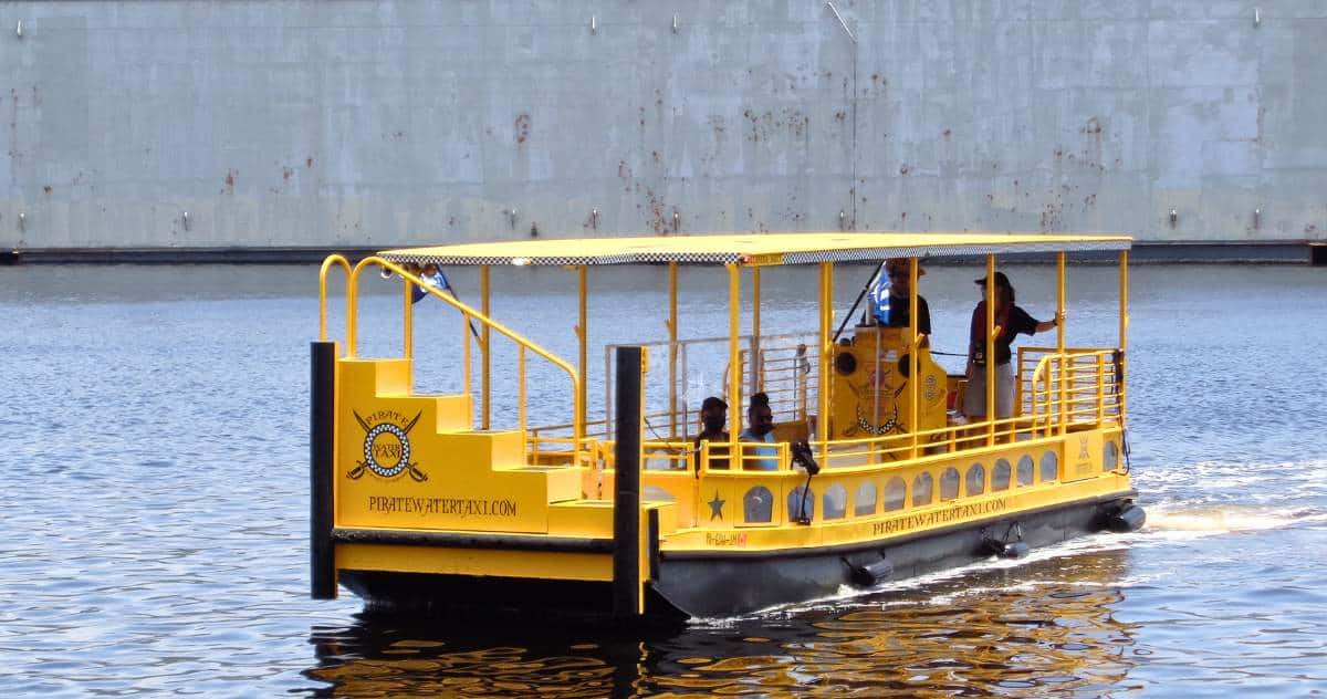 Pirate Water Taxi, em Tampa, Flórida