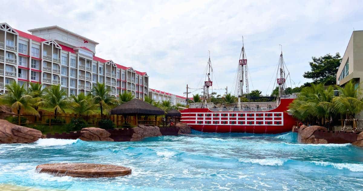 Piscina de ondas no Thermas Water Park