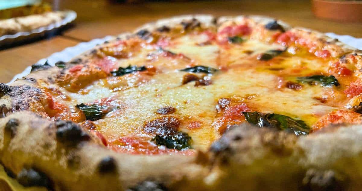 Pizza deliciosa na Cervejaria Mafiosa, em Valinhos