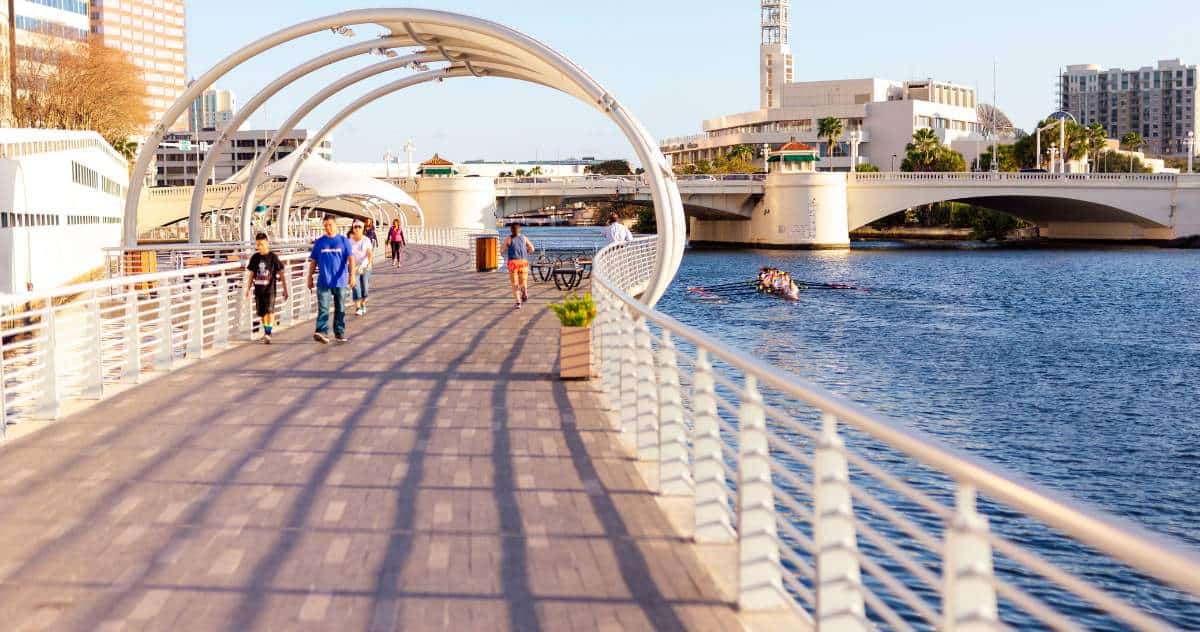 Tampa Riverwalk, uma das atrações de Tampa, na Flórida