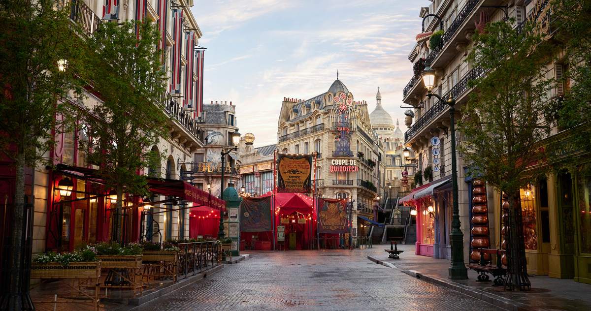 A Paris dos anos 1920 no The Wizarding World of Harry Potter™ — Ministry of Magic™, área do Epic Universe em Orlando