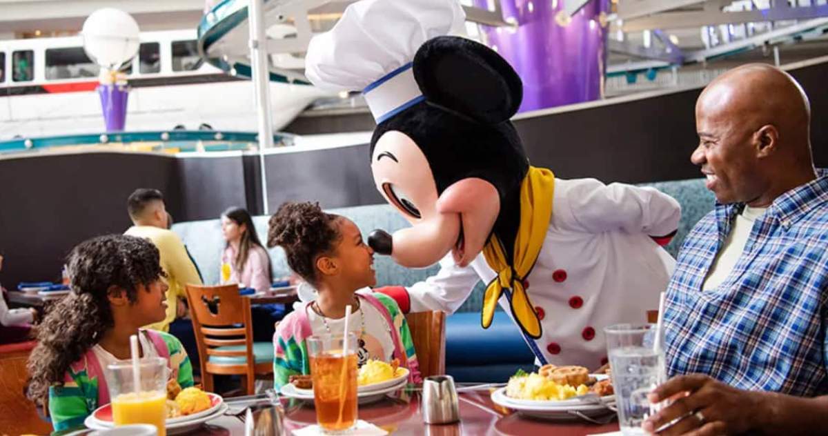 Lista de restaurantes com refeições com personagens da Disney