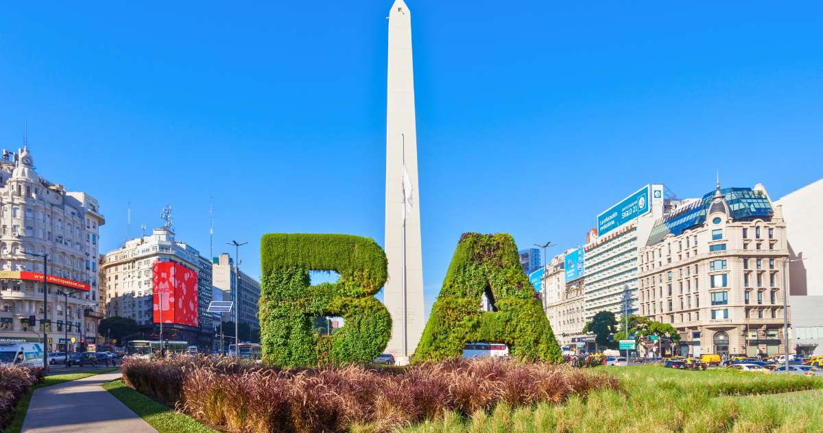 Obelisco e letreiro BA em Buenos Aires