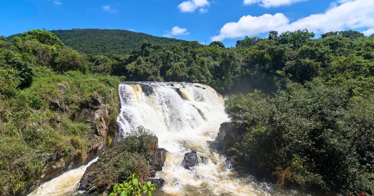 Cachoeira em Poços de Caldas no mês de julho