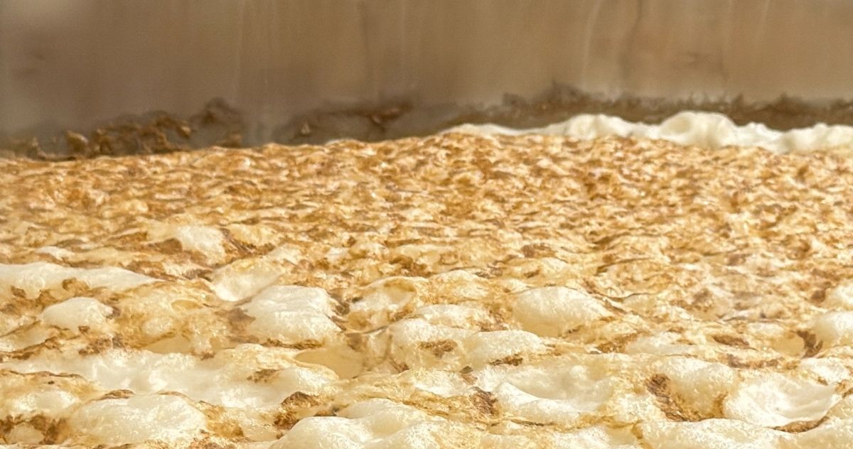 Fermentação de cerveja em cuba aberta na cervejaria TVARG, na República Tcheca