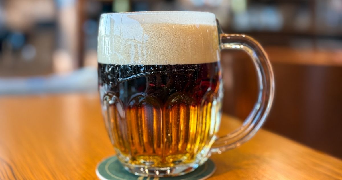 Řezané pivo, mistura de cerveja clara e escura servida na República Tcheca